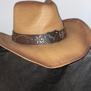A queueessentials cowgirl hat,The left side of the brim, is slightly bent,